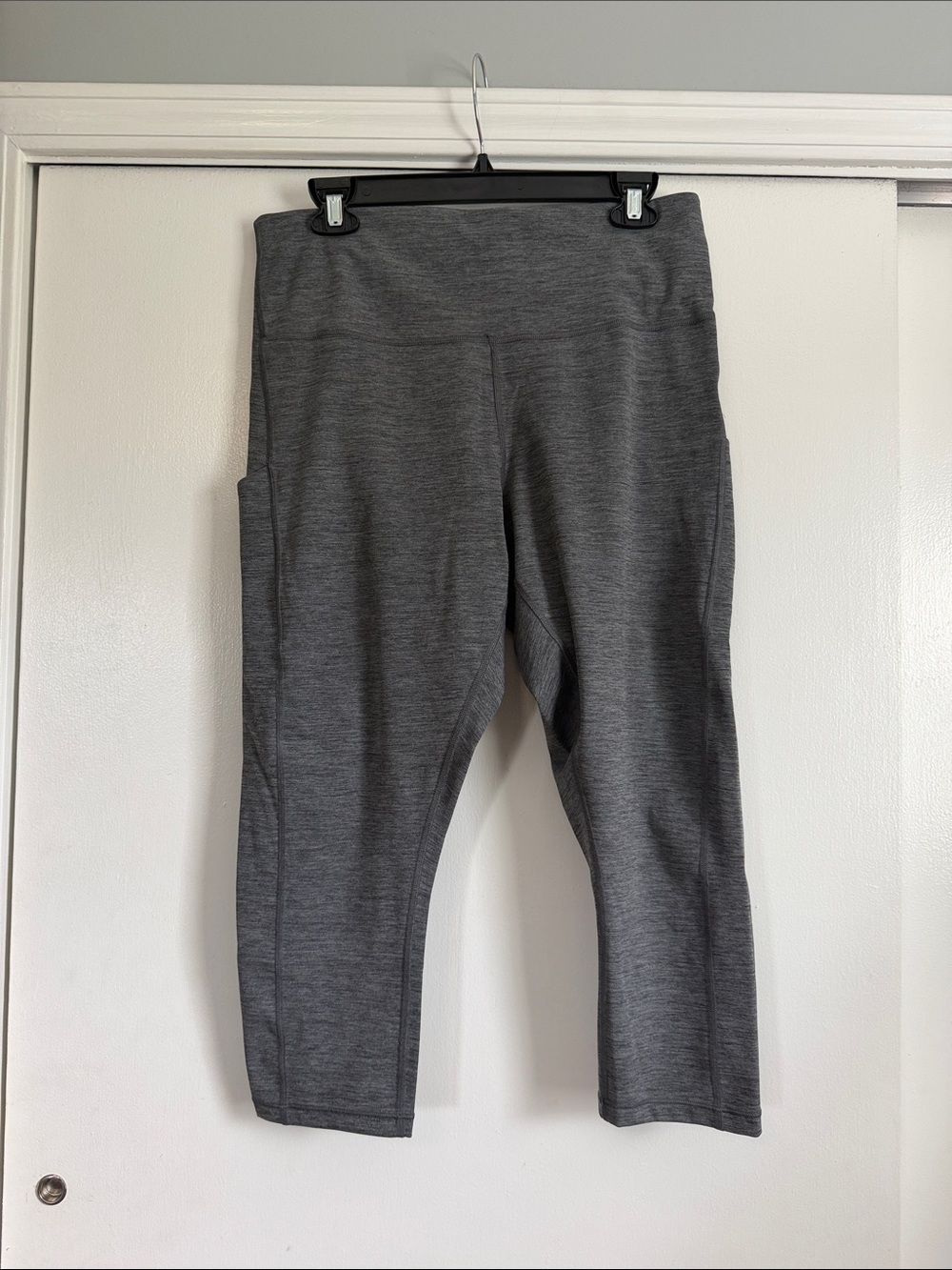 Athleta Charcoal Heather Stash Pocket Capri Leggings